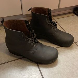Like new men’s Dansko boots